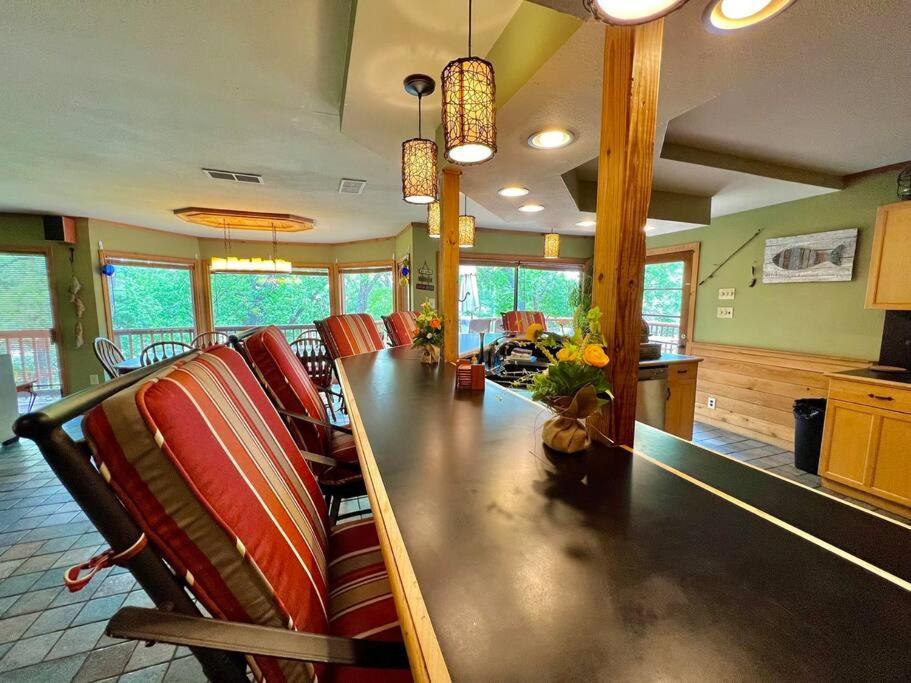 The River Haven - Sleeps 32 - On Guadalupe River Seguin Eksteriør bilde