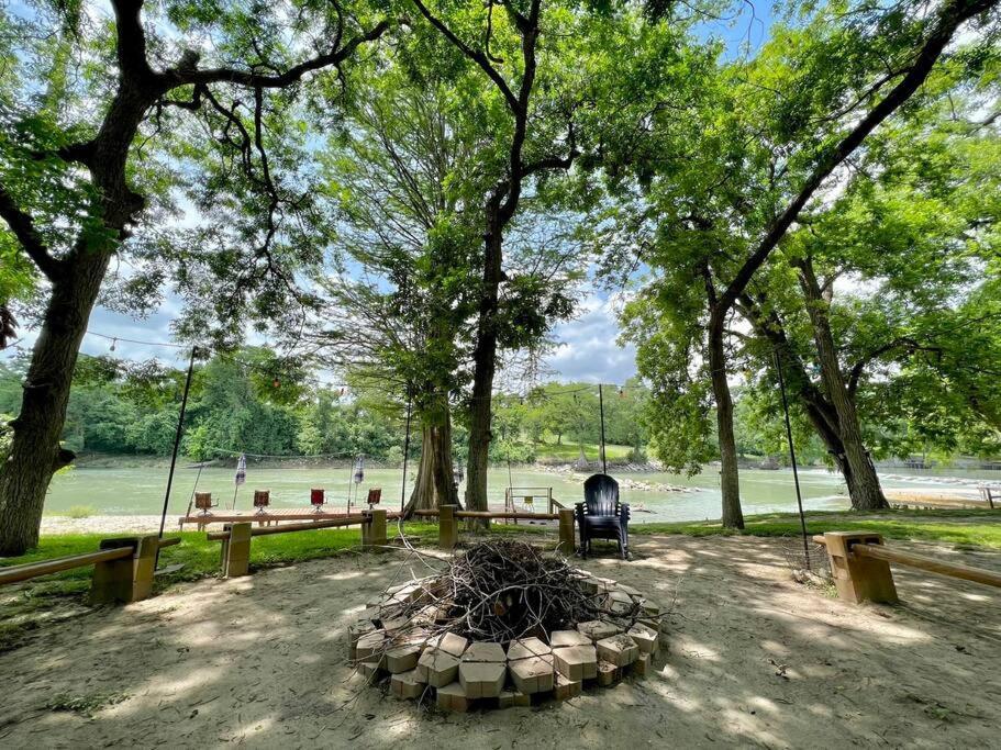 The River Haven - Sleeps 32 - On Guadalupe River Seguin Eksteriør bilde