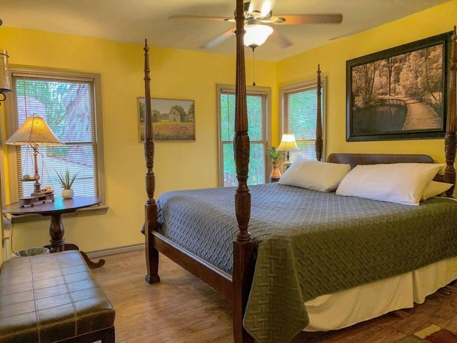 The River Haven - Sleeps 32 - On Guadalupe River Seguin Eksteriør bilde