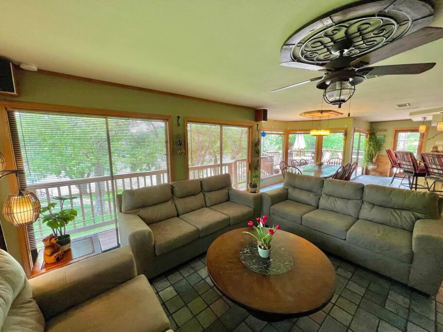 The River Haven - Sleeps 32 - On Guadalupe River Seguin Eksteriør bilde
