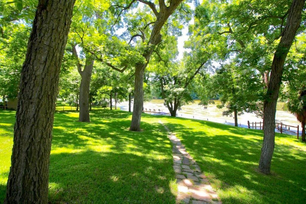 The River Haven - Sleeps 32 - On Guadalupe River Seguin Eksteriør bilde