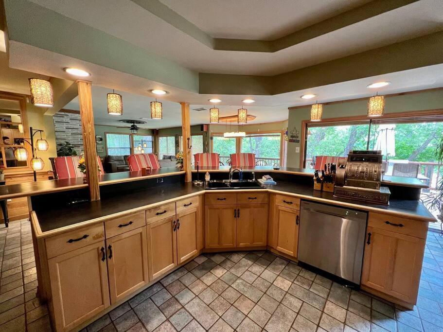 The River Haven - Sleeps 32 - On Guadalupe River Seguin Eksteriør bilde