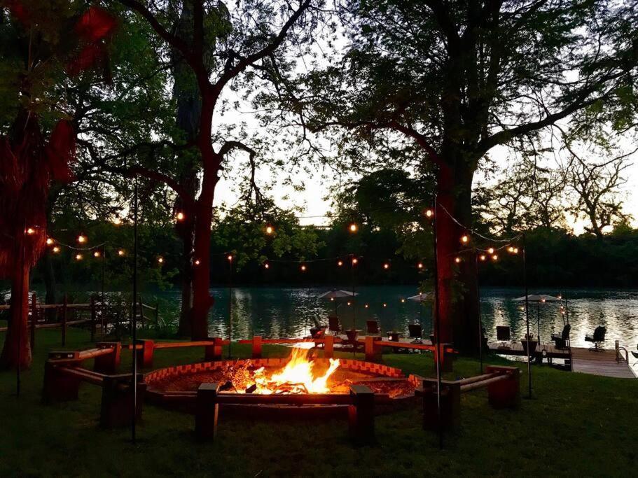 The River Haven - Sleeps 32 - On Guadalupe River Seguin Eksteriør bilde